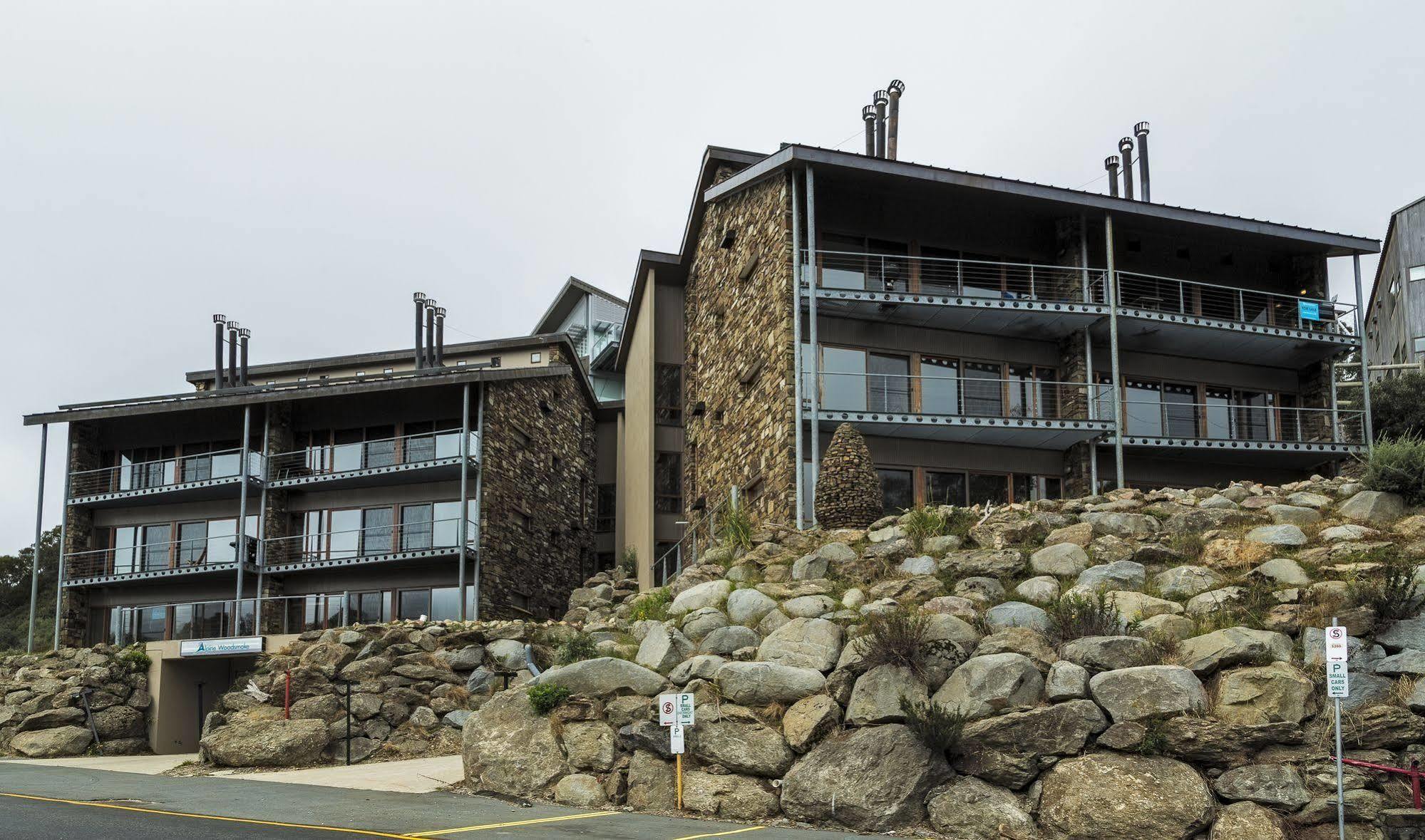 Alpine Woodsmoke Apartments Falls Creek Eksteriør billede